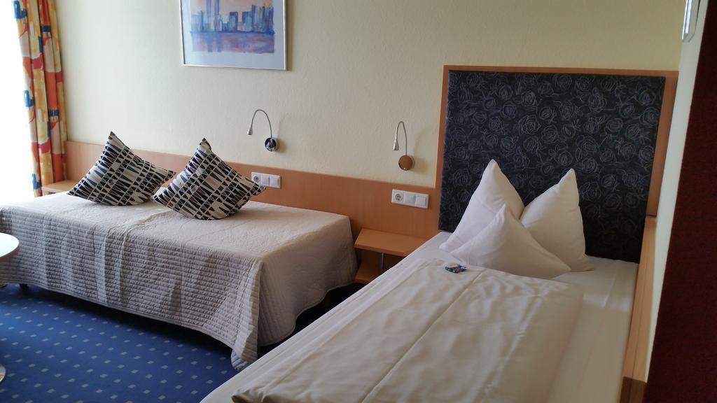 Hotel Ifen Wiesloch Extérieur photo