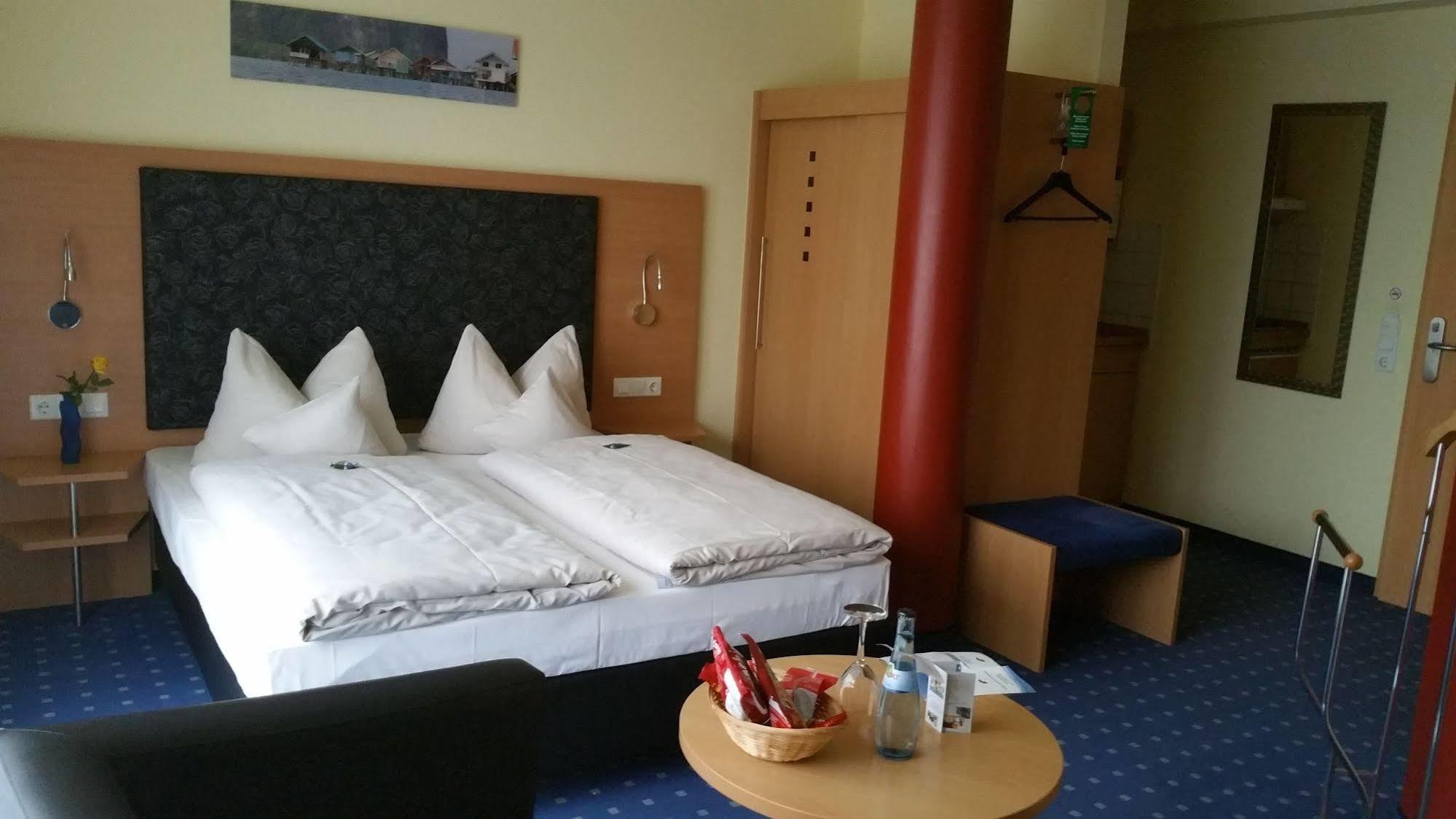 Hotel Ifen Wiesloch Extérieur photo